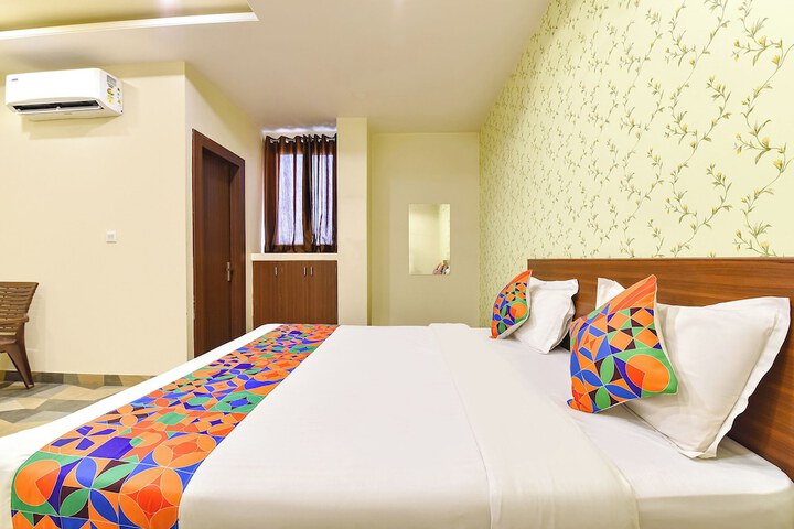Room 8 of 30