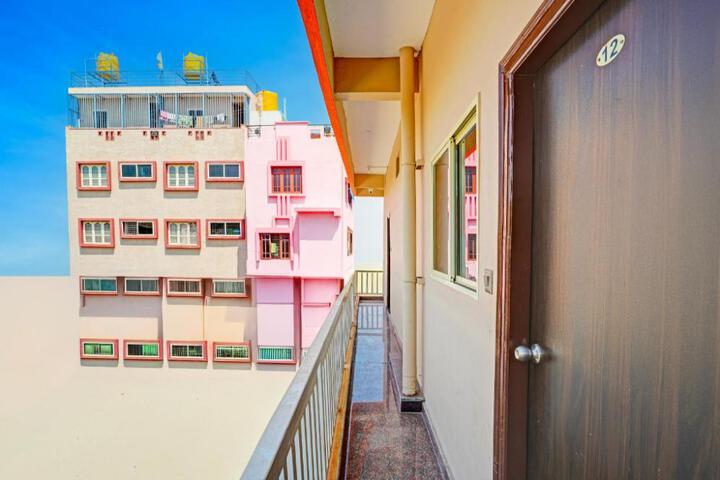 SPOT ON Sri Sai Lodging AND Boarding
