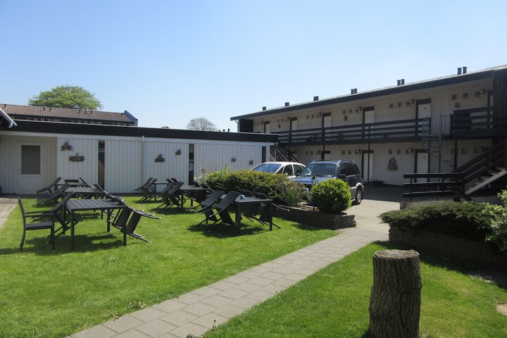 Hotel Exterior 36 of 37