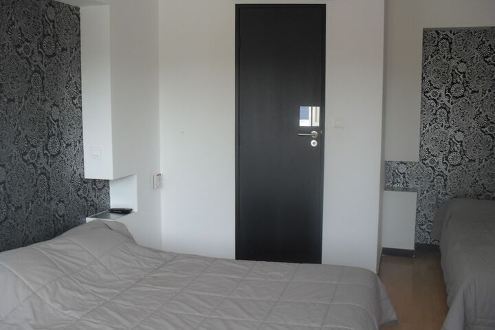 Room 13 of 65
