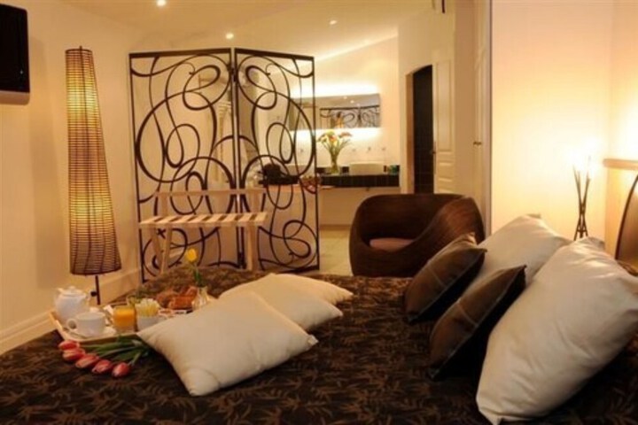 Room 30 of 85