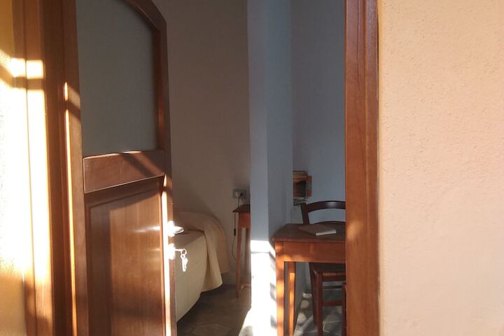 Room 7 of 33