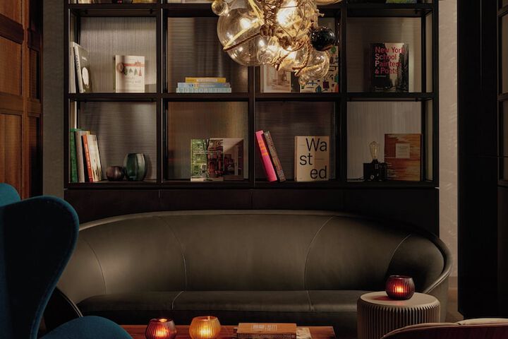 Lounge 50 of 64