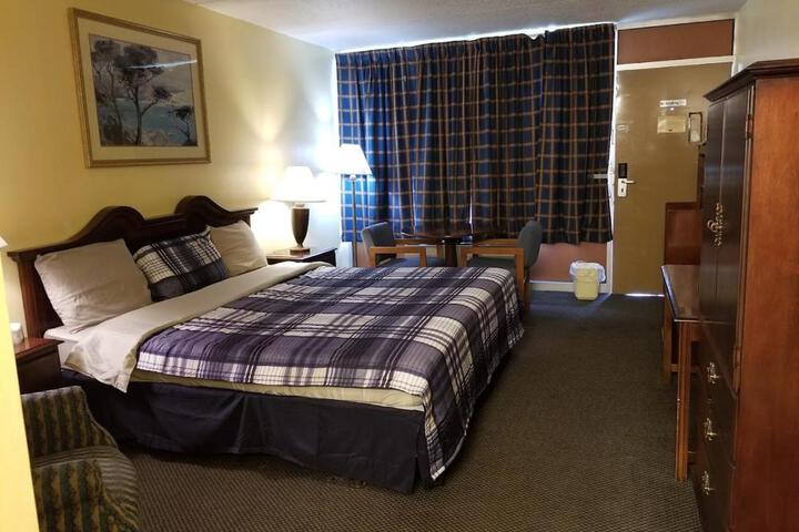 Standard Room, King or Two Doubles (2 of 5)