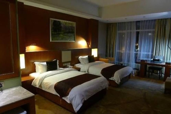 Room 32 of 83