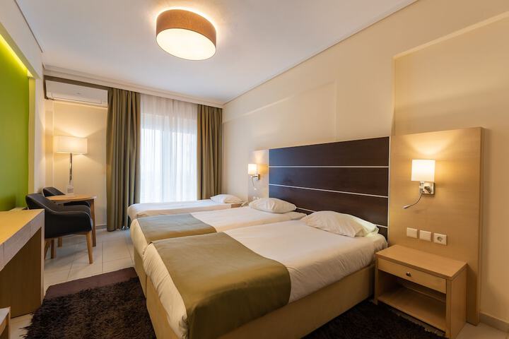 Room 34 of 157