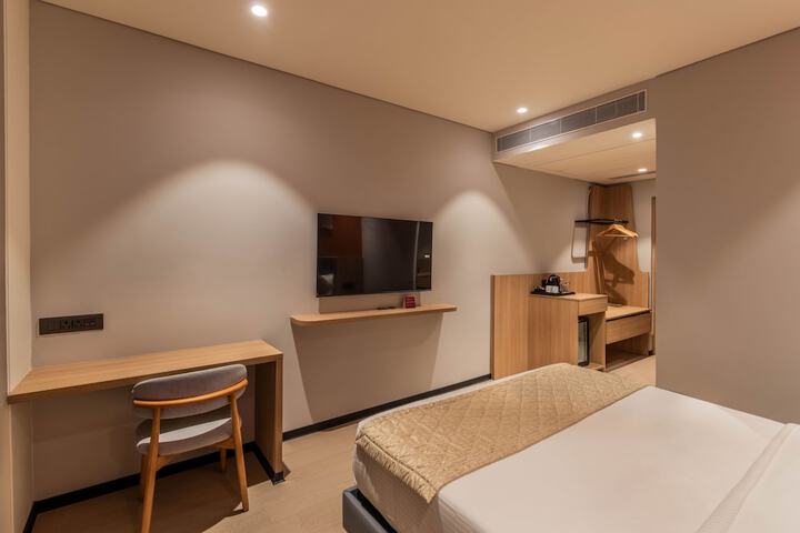 Room 18 of 43