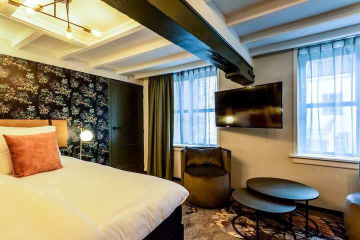 Room 15 of 97