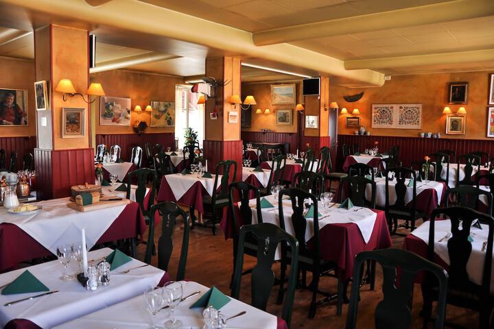 Dining 56 of 74