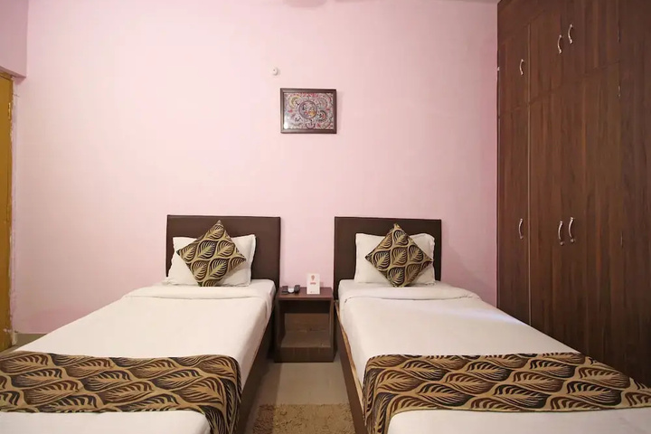 Room 4 of 10
