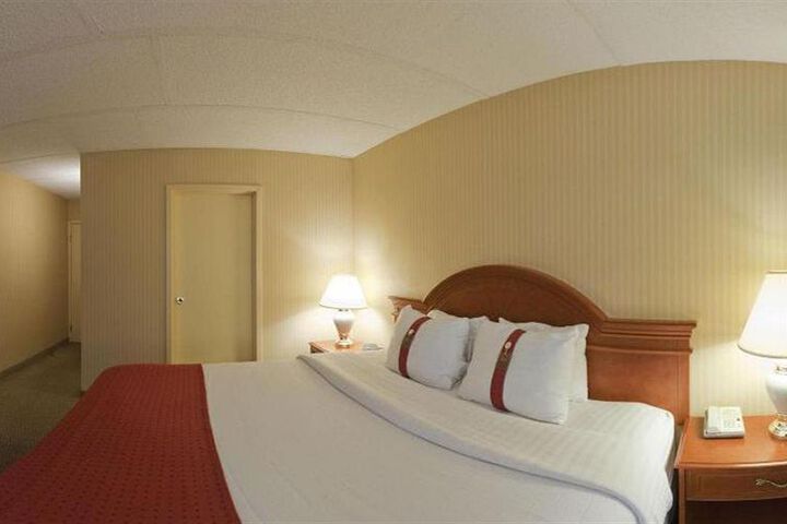 Room 6 of 30