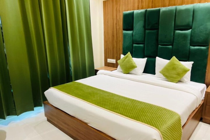 Room 2 of 16