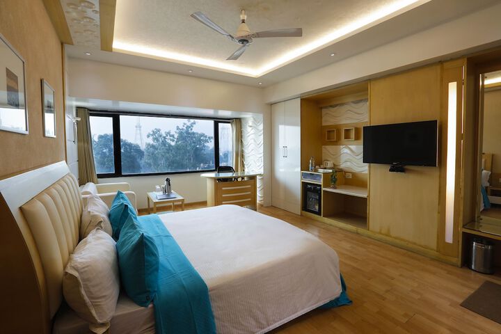 Room 17 of 28