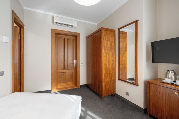 Room 29 of 42