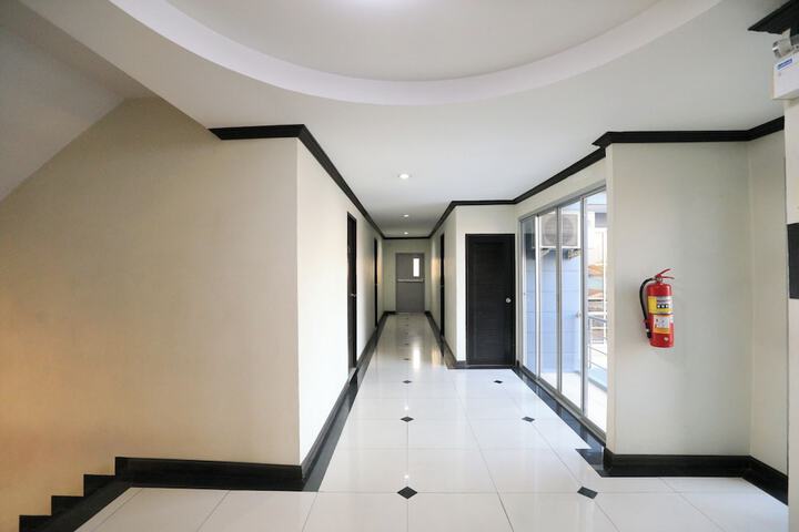 Ballroom/Hall 17 of 24