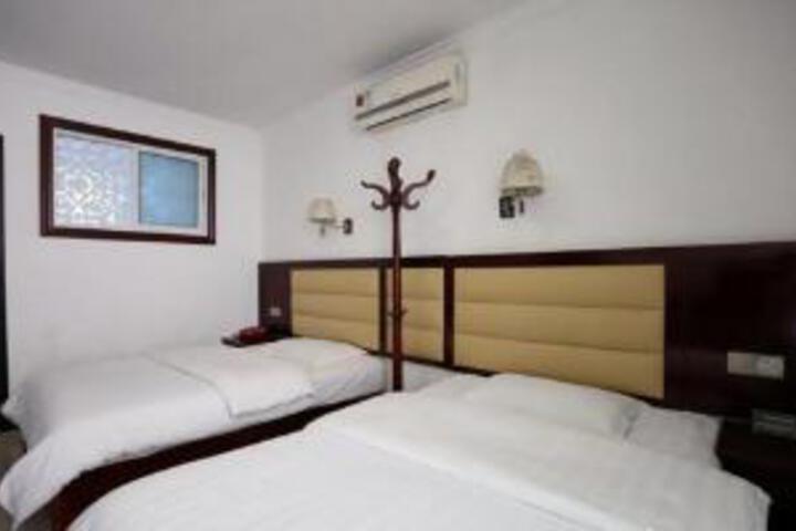 Room 4 of 6