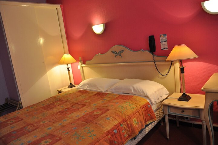 Room 12 of 40