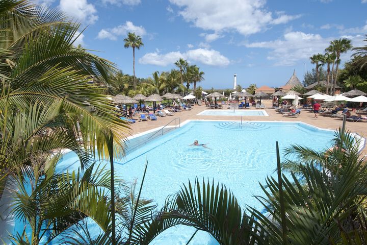 Hotel with Pool