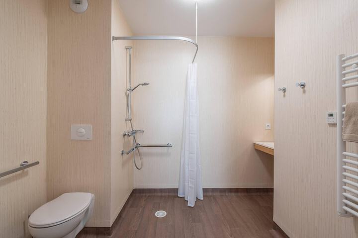 Room 13 of 28