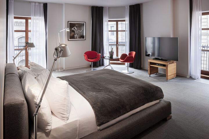 Room 34 of 106