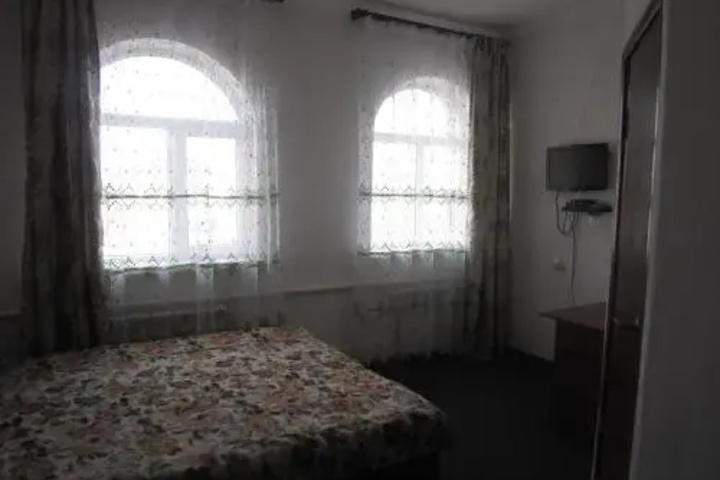 Room 3 of 8