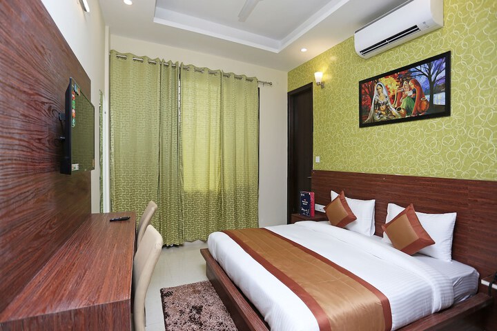 Room 8 of 23