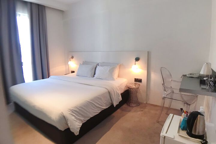 Room 27 of 47
