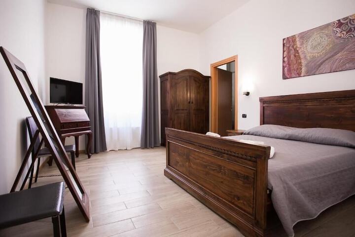 Room 11 of 25