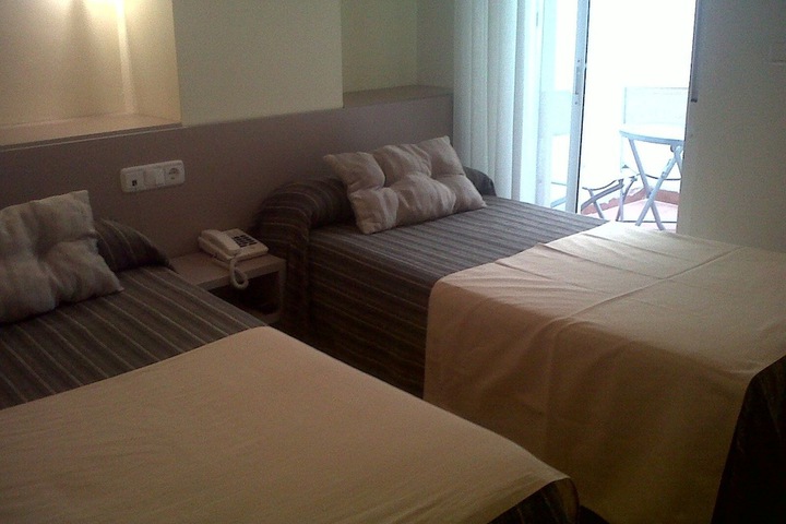Room 12 of 26
