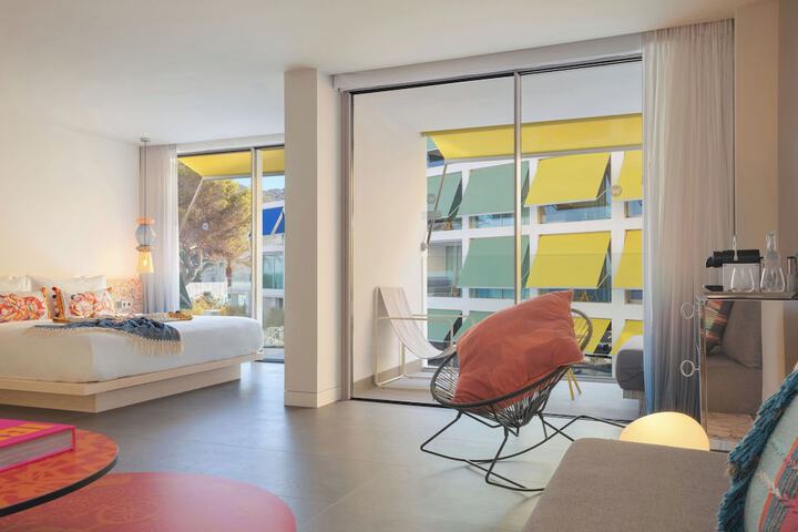 Room 16 of 152