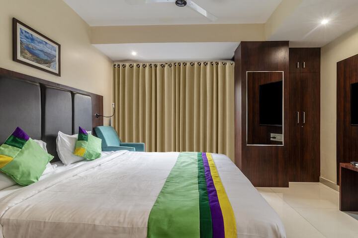 Room 10 of 36