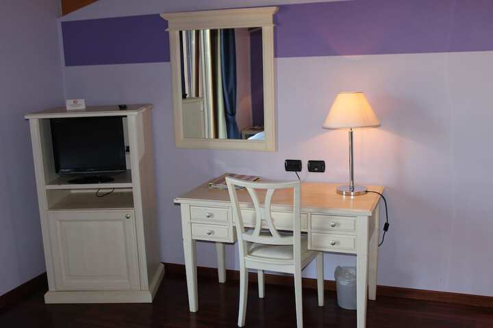 Room 12 of 48