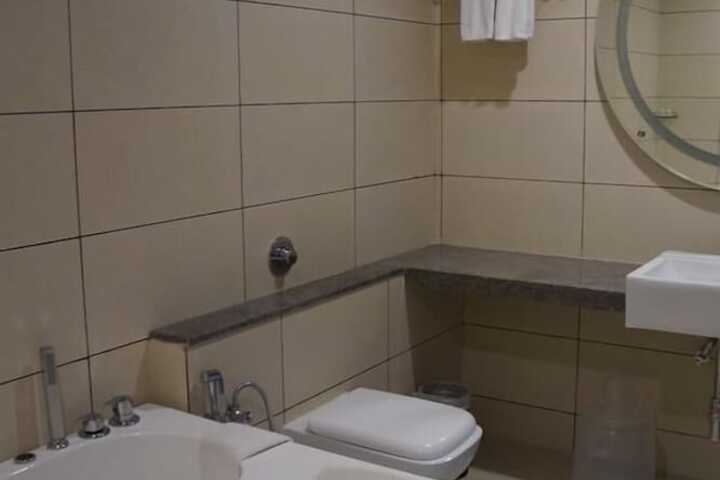 Room 10 of 19