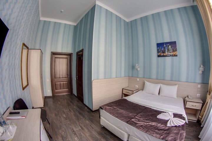 Room 9 of 30