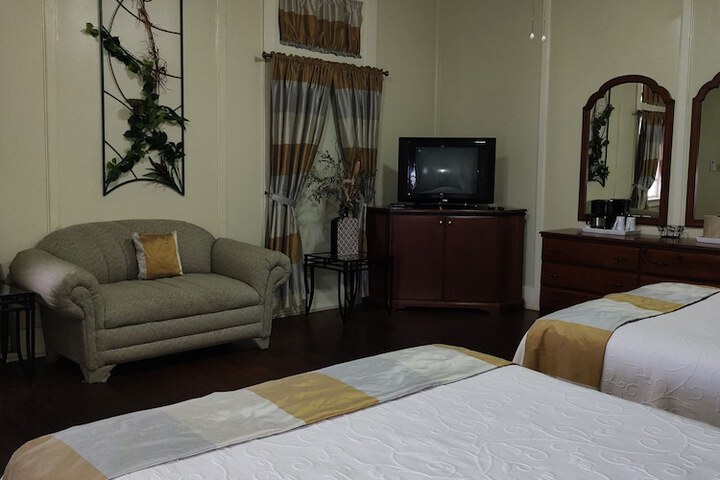 Room 17 of 98