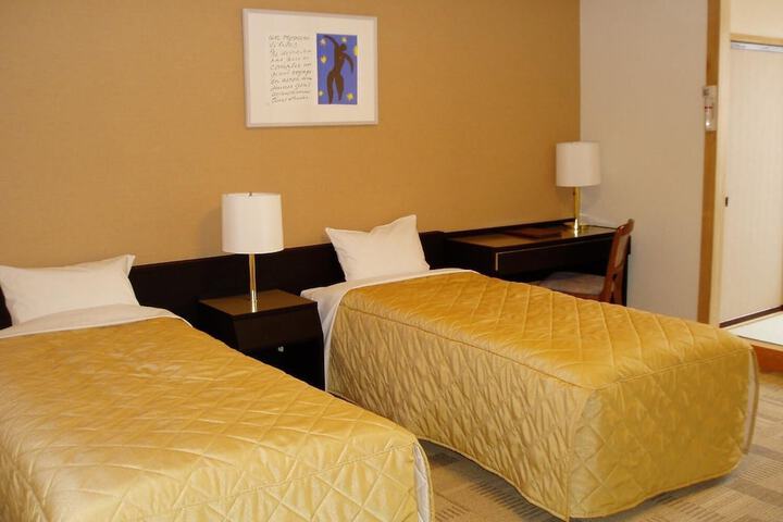 Room 4 of 11