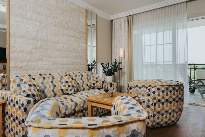 Room 51 of 193