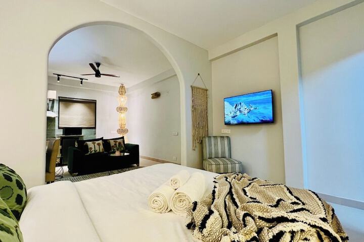 Room 4 of 12
