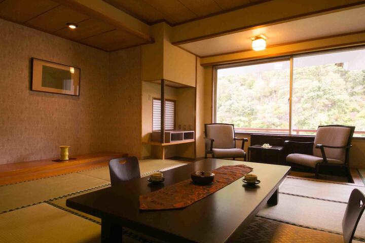 Room 12 of 41