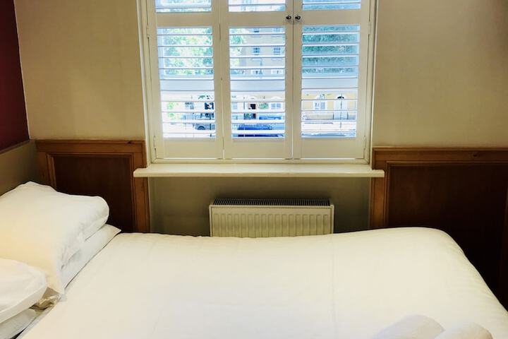 Room 32 of 71
