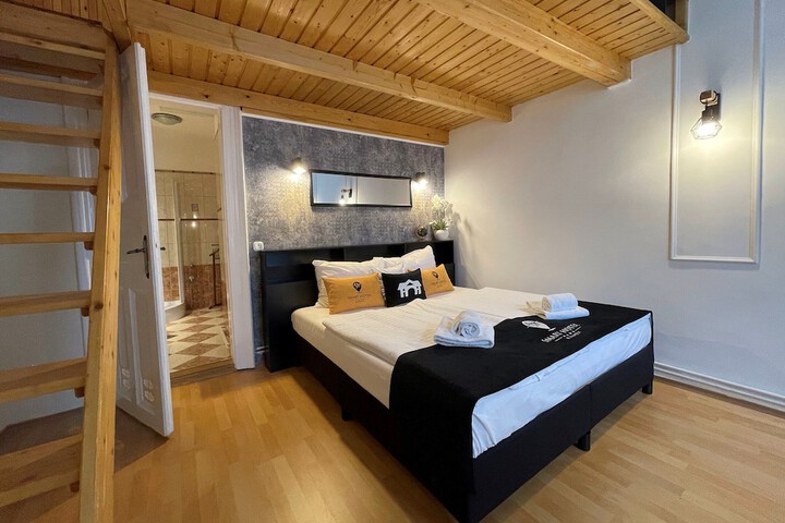 Room 46 of 194