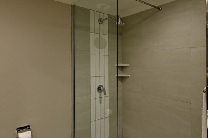 Room 12 of 25