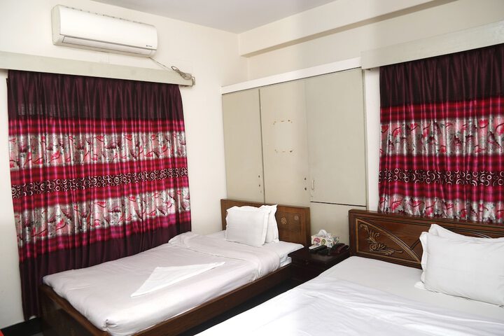 Room 11 of 29