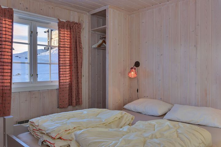 Room 9 of 63
