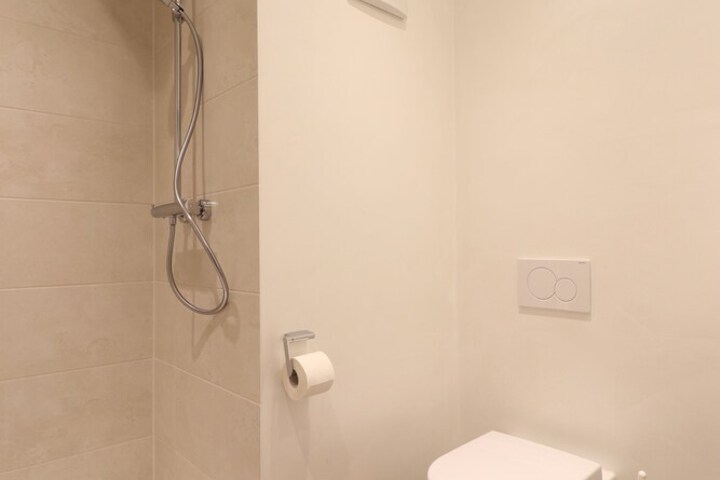 Room 49 of 102