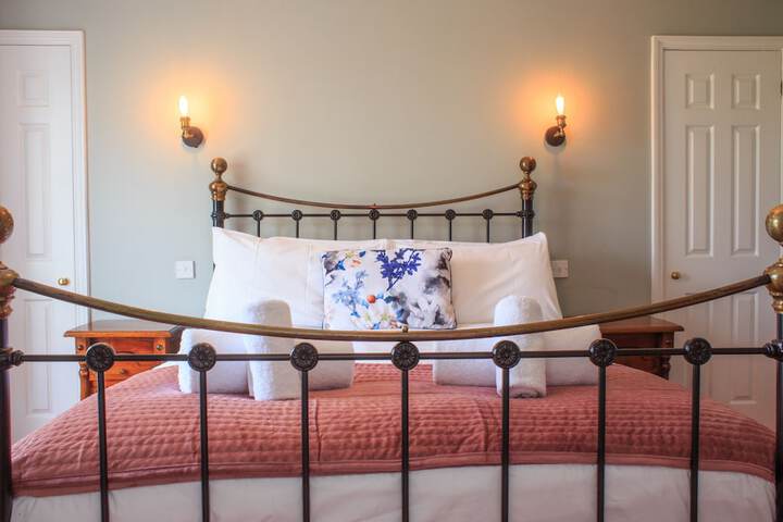 Room 3 of 20