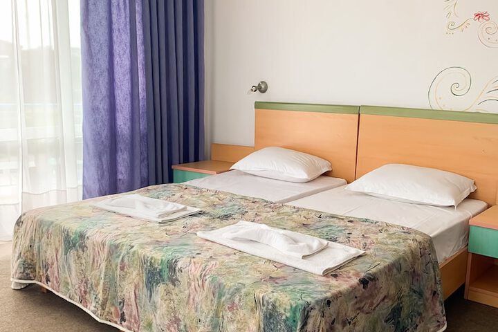 Room 12 of 36