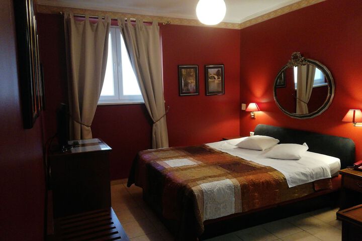 Room 32 of 141