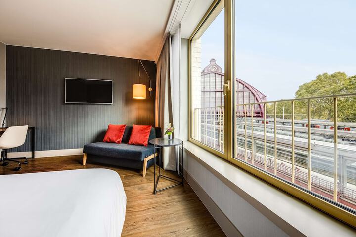 Room 21 of 37
