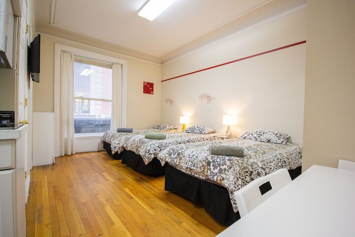 Room 5 of 121